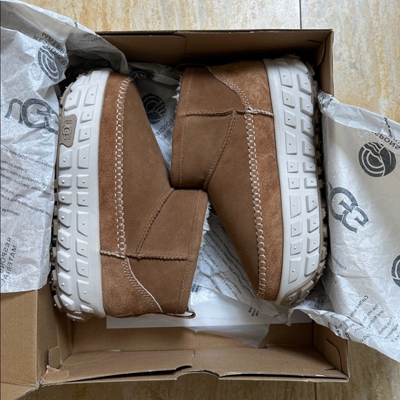 UGG Venture Daze Ultra Mini Boot - Picture 2 of 8